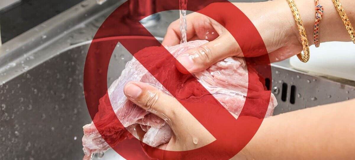 Deve-se lavar a carne suína?