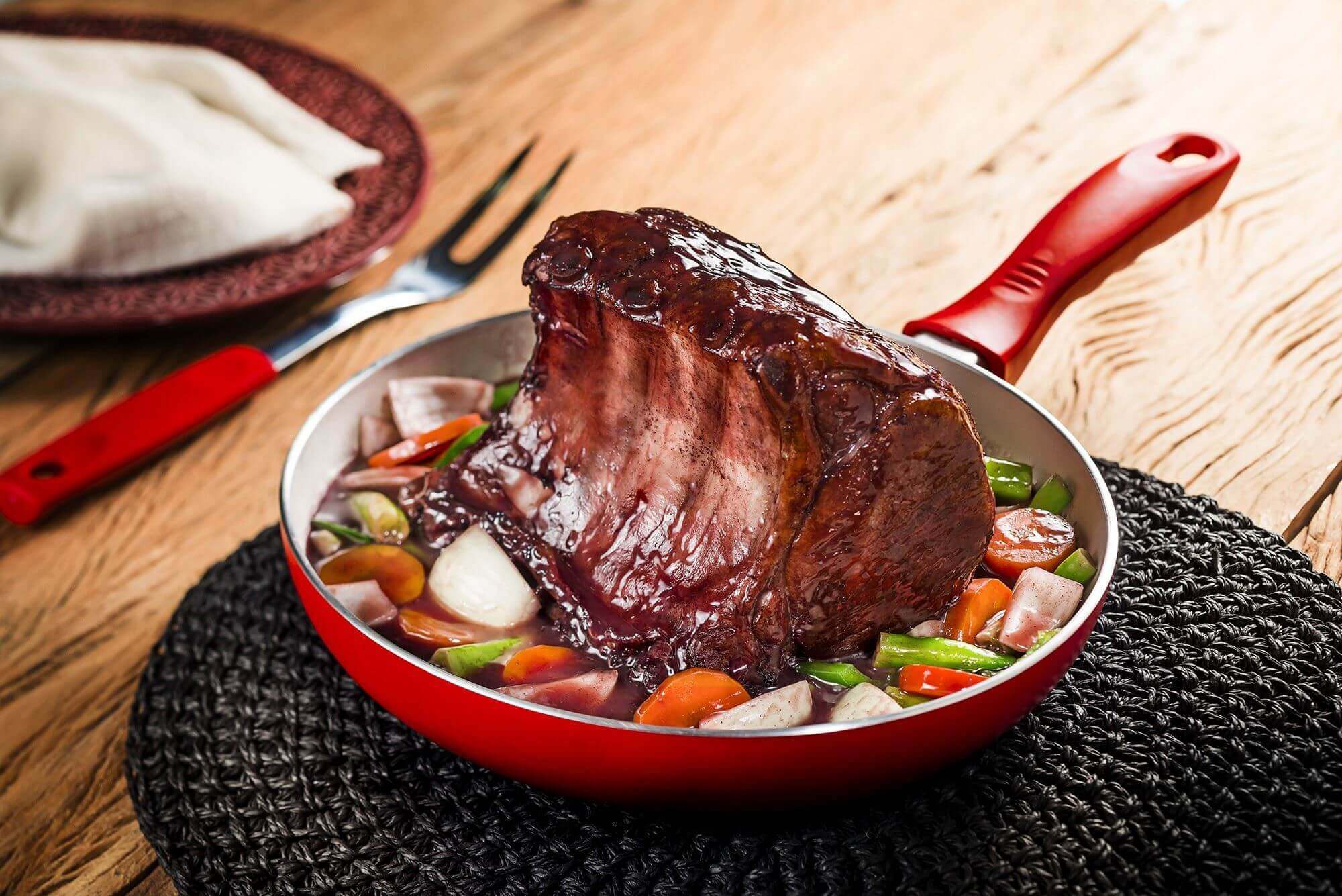 Carré suíno ao vinho com legumes