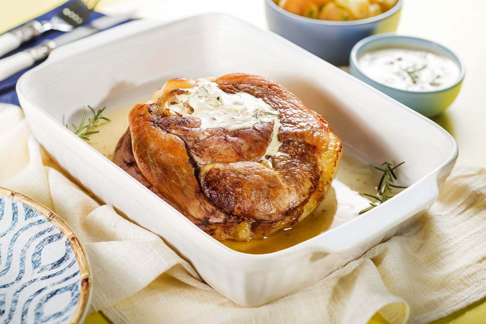 Pernil suíno ao molho de alecrim