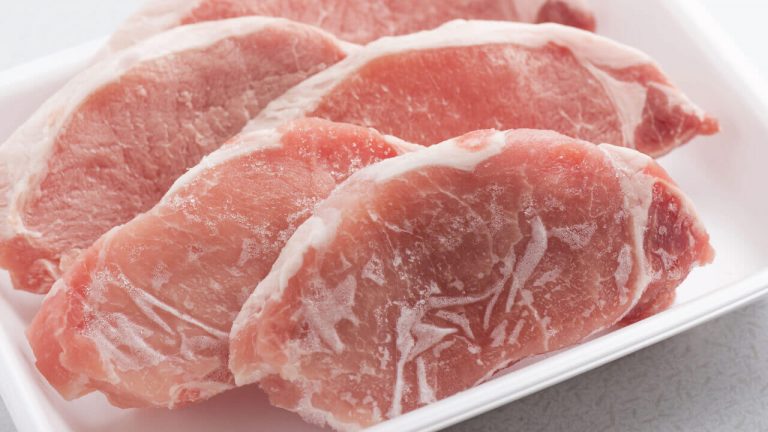 Durante quanto tempo é seguro ter a carne suína congelada?