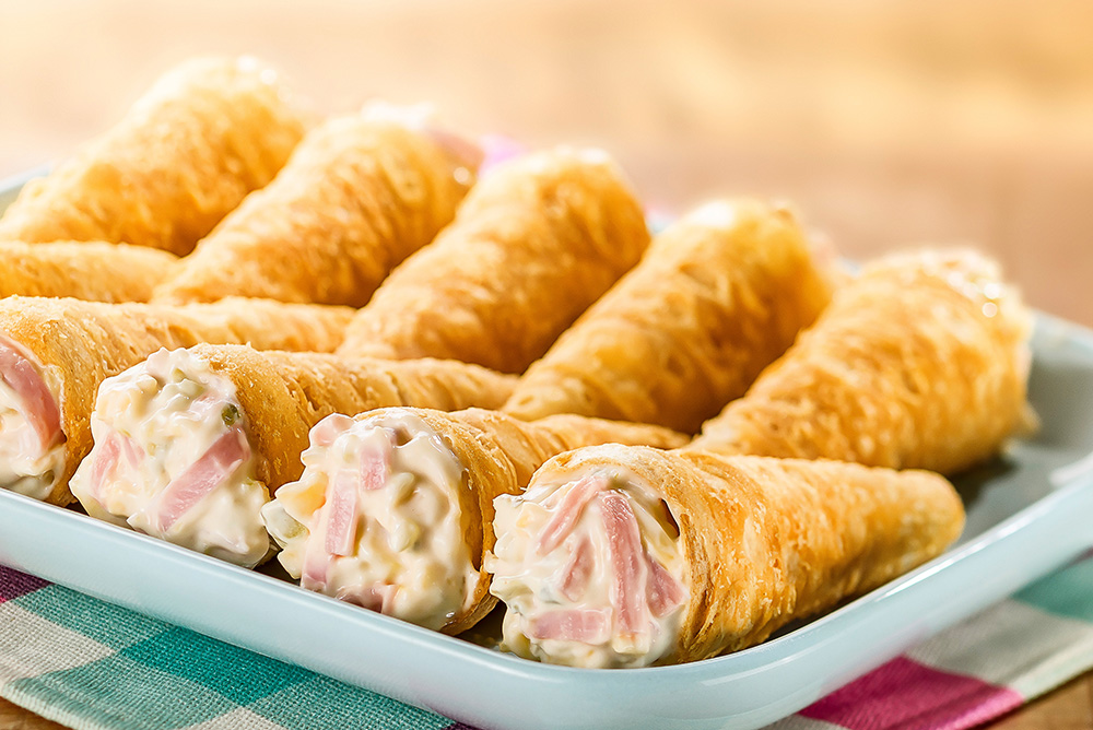 Canudinhos com salpicão de frios