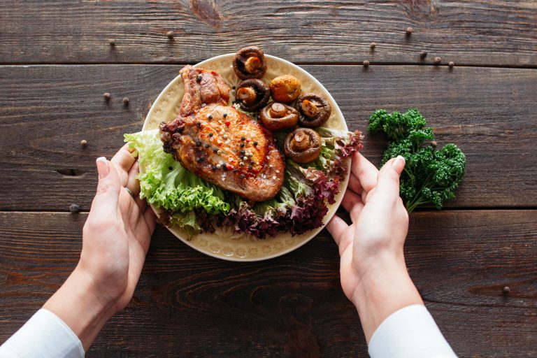 Como combinar a carne suína em pratos?