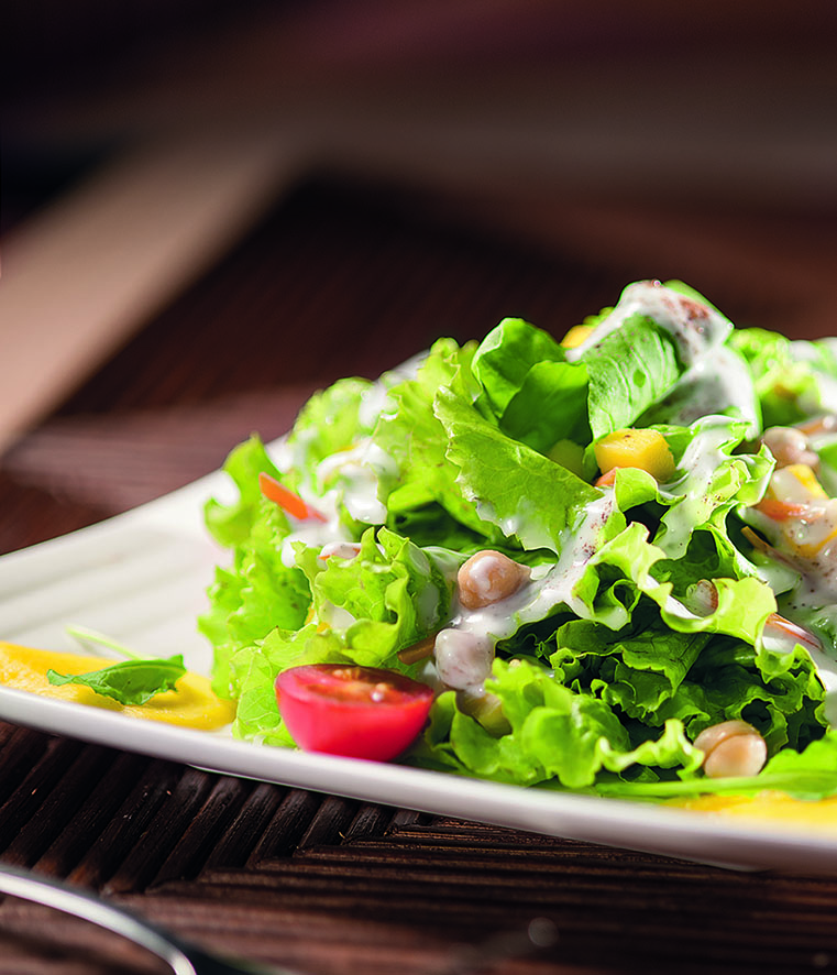 Salada ao molho de iogurte