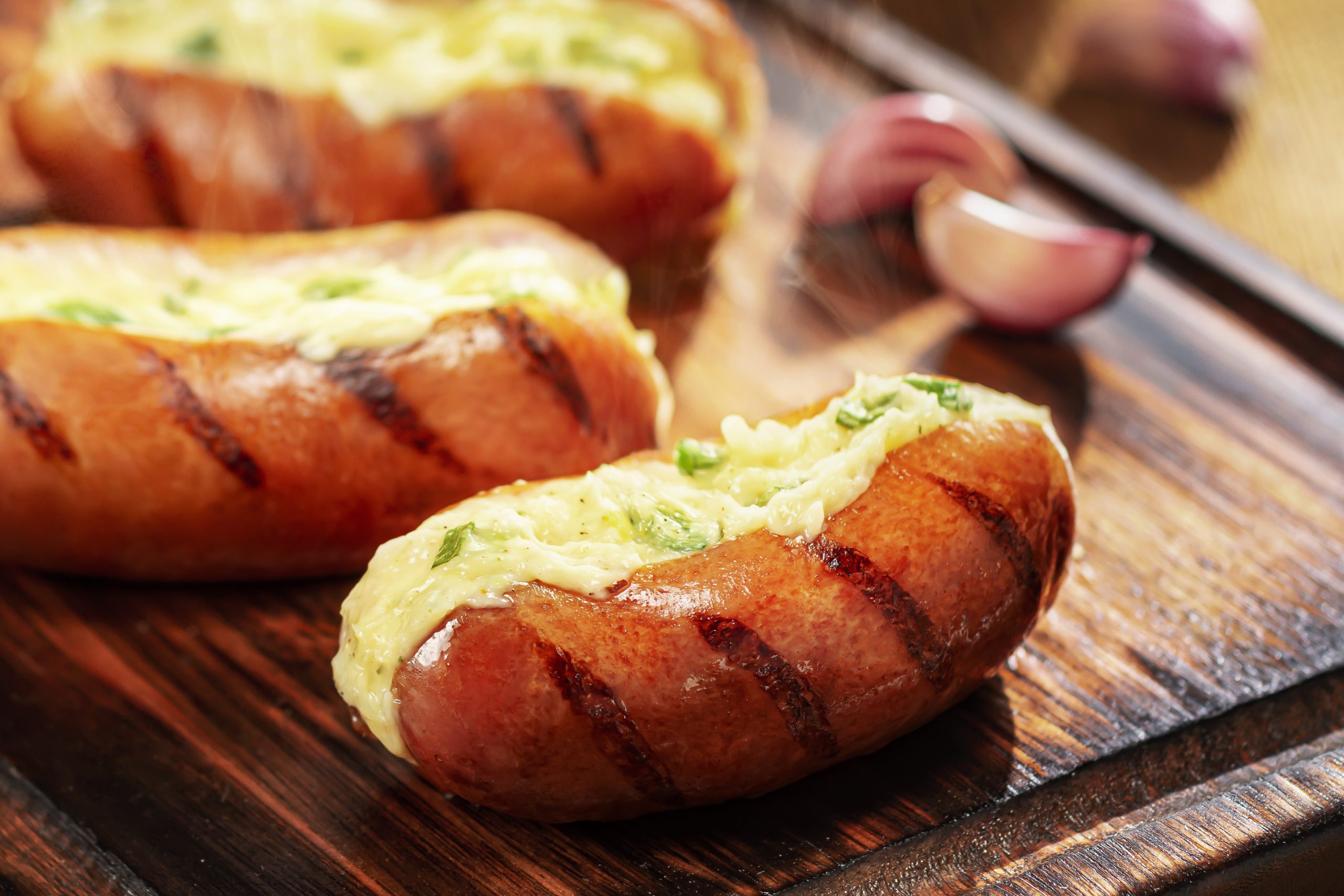 Linguiça Toscana Recheada com Purê de Alho