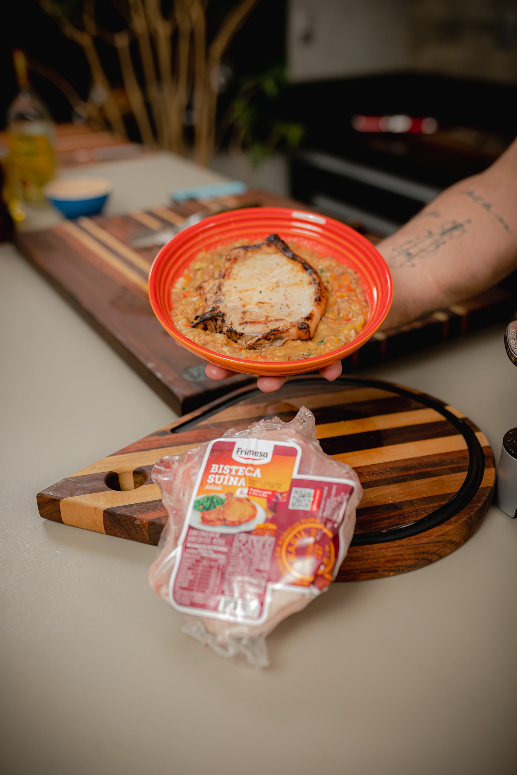 Bisteca suína com tutu de feijão cremoso