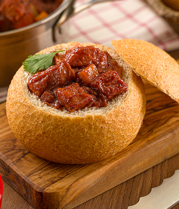 Bunny Chow Frimesa: ensopado perfumado servido no pão