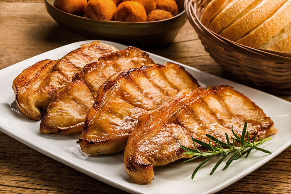 Picanha suína com bolinho de aipim e cabotiá