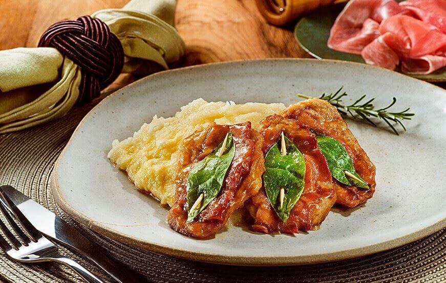 Filé Mignon Suíno Frimesa empanado com purê cremoso de mandioca
