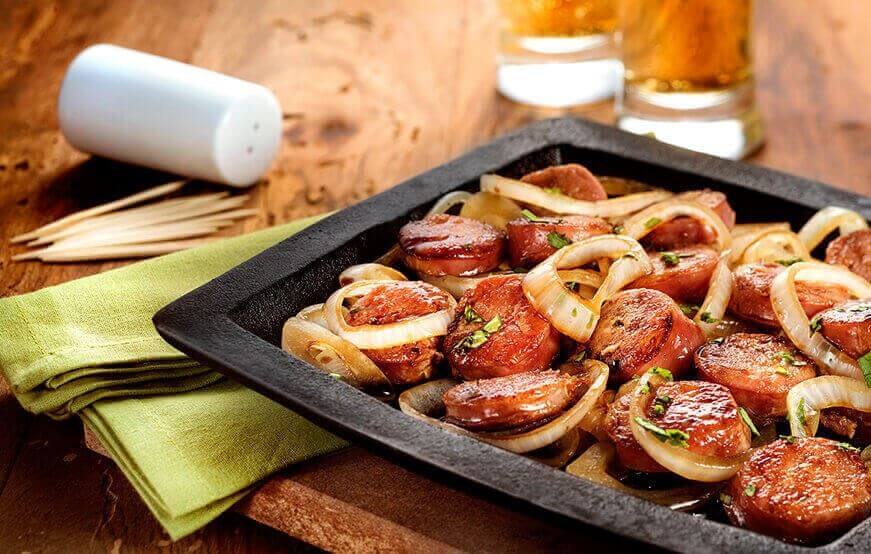 Linguiça Toscana Frimesa com cebola caramelizada