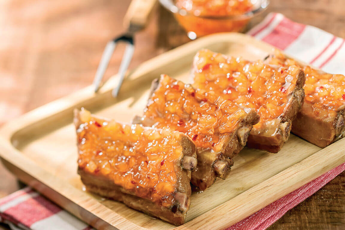 Costelinha suína com abacaxi e geleia de pimenta