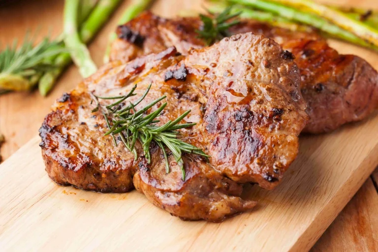 Por quanto tempo a carne pode ficar fora da geladeira com segurança