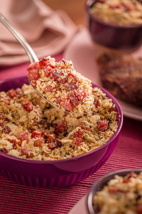 Farofa de bacon com calabresa